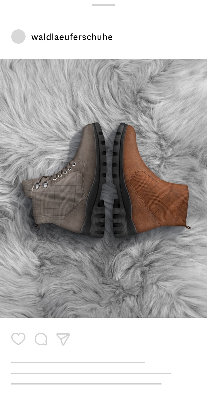 Zwei Stiefeletten, eine graue und eine braune, stehen nebeneinander auf einem flauschigen grauen Teppich. Die Stiefel haben dicke schwarze Sohlen und sind geschnürt, und das Bild hat ein minimalistisches Social-Media-Post-Layout.