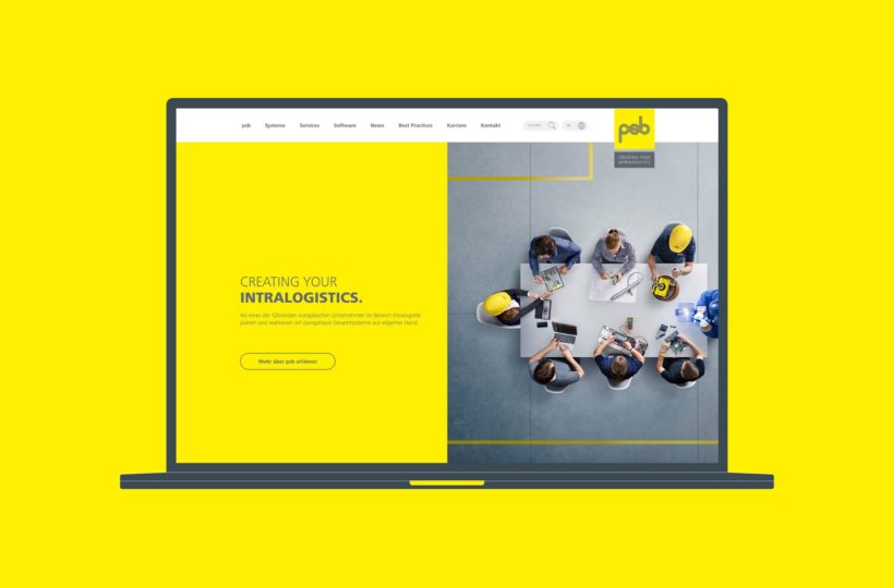 Auf einem Laptop-Bildschirm wird eine Website mit gelbem Hintergrund angezeigt. Die Seite zeigt eine Kopfzeile, ein Navigationsmenü und ein Overhead-Foto von Menschen mit Schutzhelmen an einem Tisch. Der Text lautet "Creating your intralogistics".