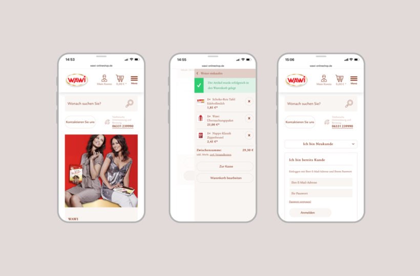 Drei Smartphones zeigen die Oberfläche eines WAWI-Schokoladen-Online-Shops in deutscher Sprache. Sie zeigen die Homepage, den Warenkorb und die Anmelde-/Registrierungsbildschirme auf einem hellbeigen Hintergrund.