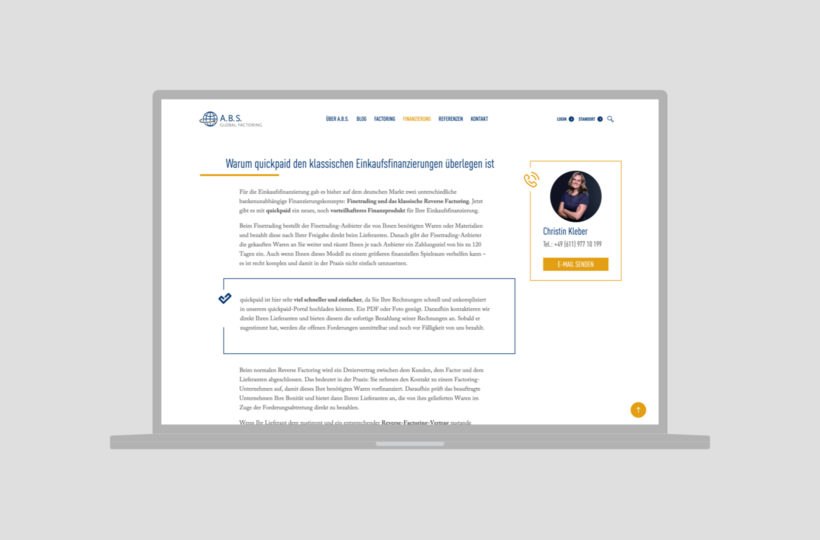 Auf dem Bildschirm eines Laptops erscheint eine deutschsprachige Webseite mit Text, einem kreisrunden Profilfoto einer lächelnden Frau auf der rechten Seite und einem hervorgehobenen Abschnitt mit der Überschrift Warum quickpaid den Klassischen Einkaufsfinanzierungen überlegen ist.