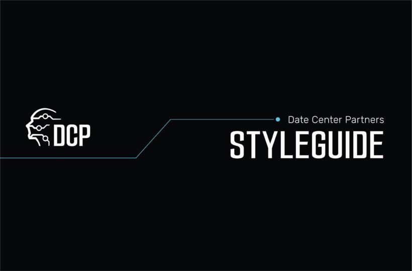 Schwarzer Hintergrund mit einem weißen DCP-Logo (abstrakter Kopf mit Schaltkreisen), das den Innovationsgeist eines modernen Data Center Partners verkörpert, sowie der Text „Data Center Partners STYLEGUIDE“, verbunden durch eine blaue Linie – perfekt für das Branding der Website.